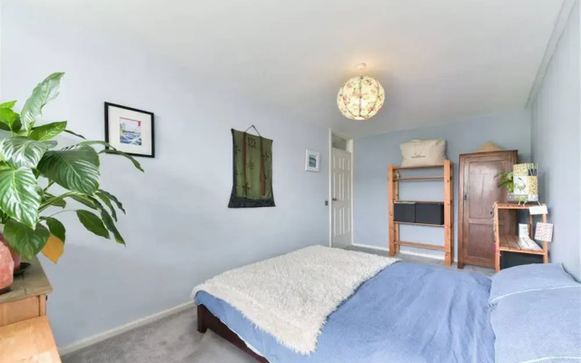 Spacious 2 Bedroom House With Balcony In Bermondsey