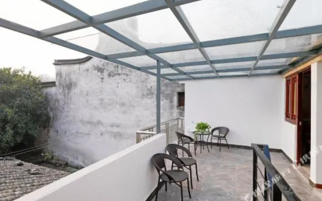 Wuzhen East Gate Riverside Retreat