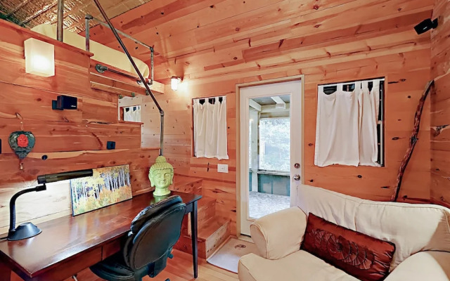 10202 Wommack Rd Cabin