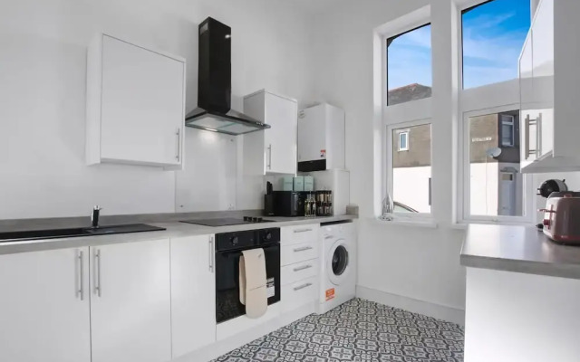 Compact 1-bed Flat for Friends & Colleagues