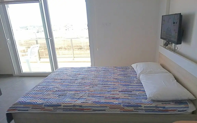 Studio Apartment at Longbeach