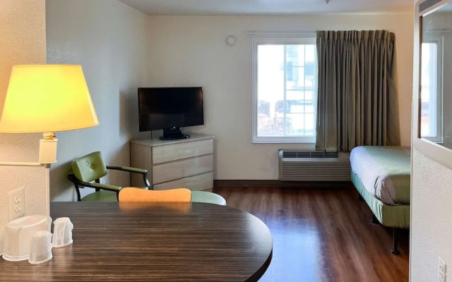 Studio 6 Belmont, CA – San Francisco - Redwood