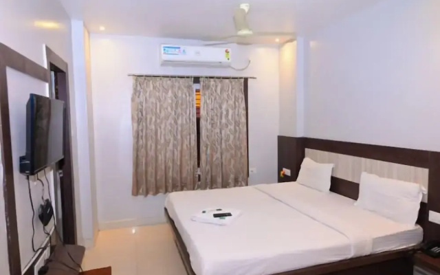 DhamStay Hotel Home Town Near Temple
