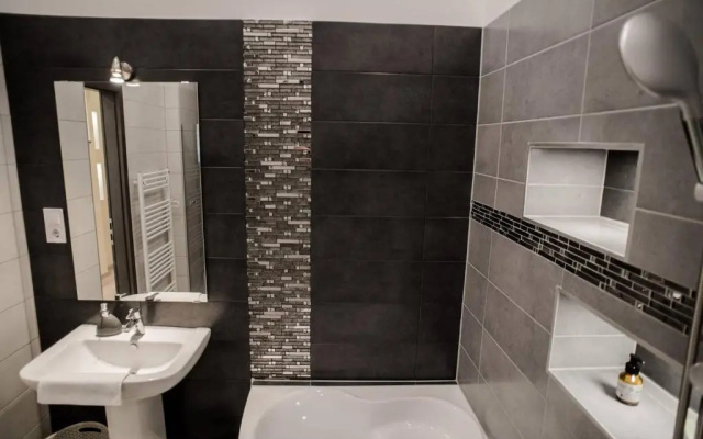 New luxury apartment in the center with A/C