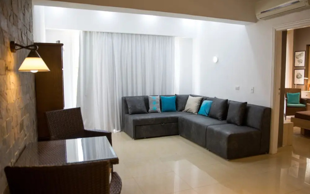 1 bedroom in Sunterra with huge patio