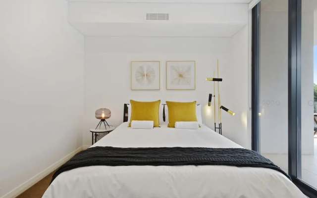 HomeHotel-Waterside Luxury & New Residences