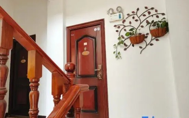 Longling Rujia Apartment
