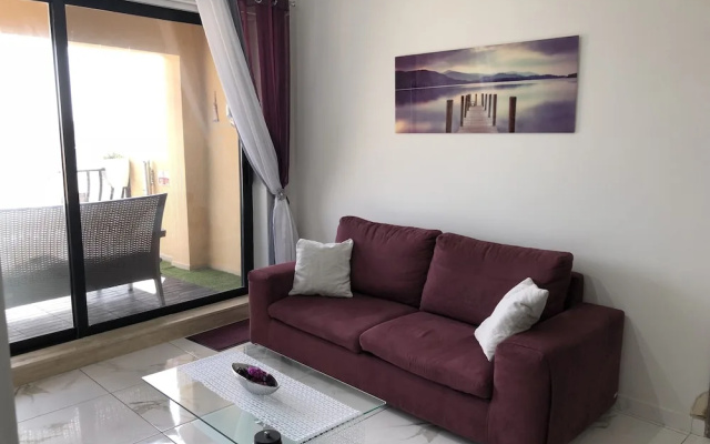 Sea View 2 Bed Apartment Close to Beach