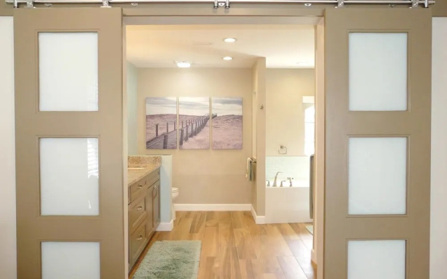 Delightful Home With Pool and Direct Boating Access
