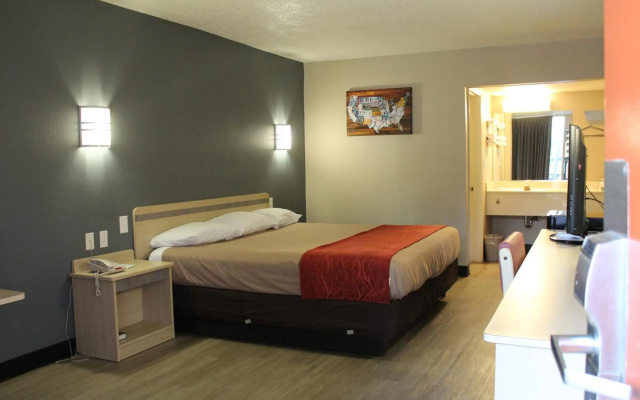Econo Lodge Paducah West I-24
