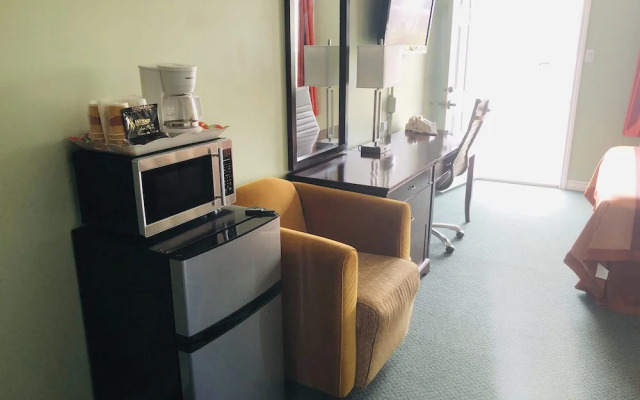 Perth Plaza Inn & Suites