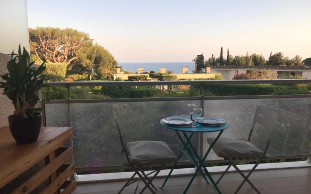 Appartement vue mer et terrasse quartier calme à La Ciotat