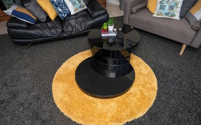 City Centre Location-family Friendly-free Parking