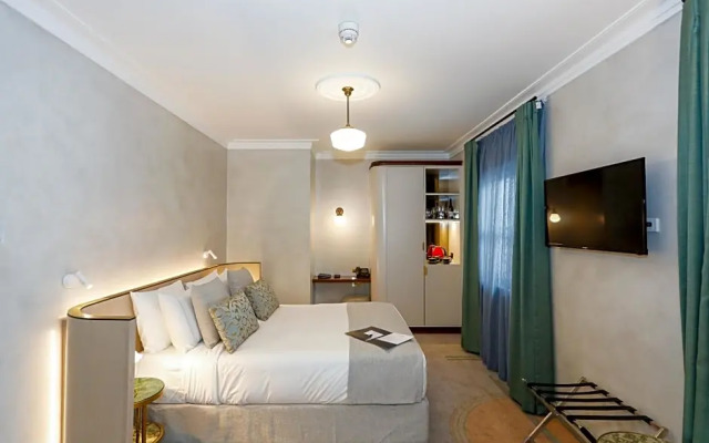 Tattersalls Hotel