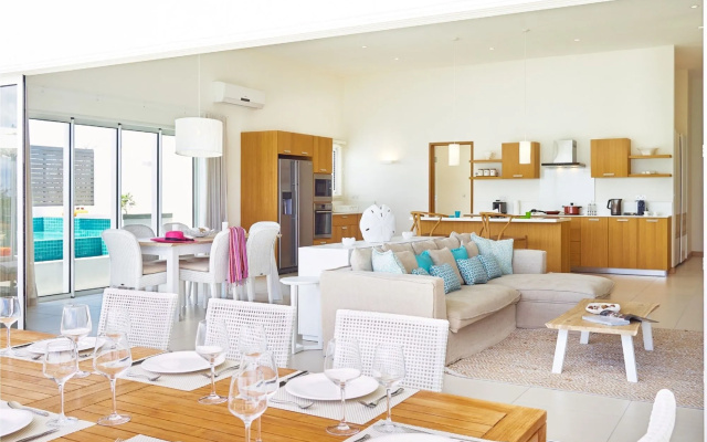 Myra Seafront Suites with Lov