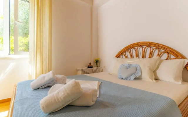 Orestis Stone Apartment for 2 With Garden