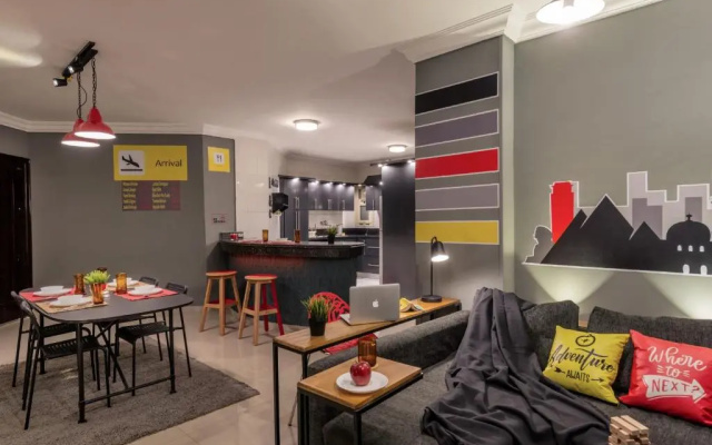 The Terminal 2 Stay - Steps From Nightlife and Airport