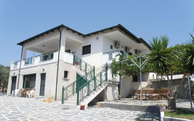 Villa Rodia 2 guests