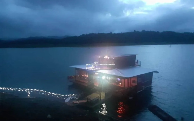 Boat House Suriya