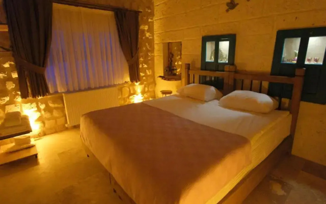 Euphoria Cave House