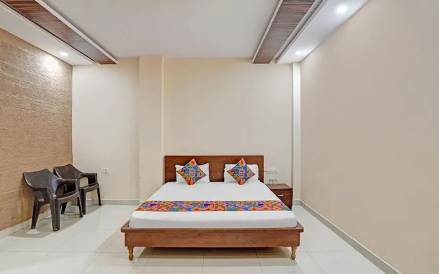Fabhotel Paras Palace