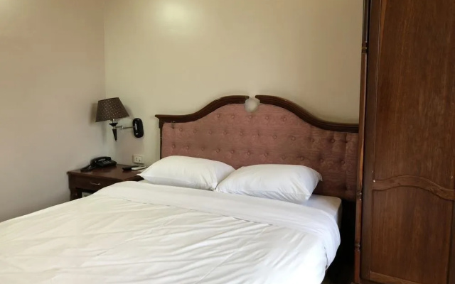 Dreams 1 Hotel