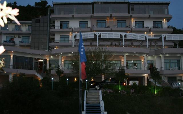 Regina Hotel вид на фасад