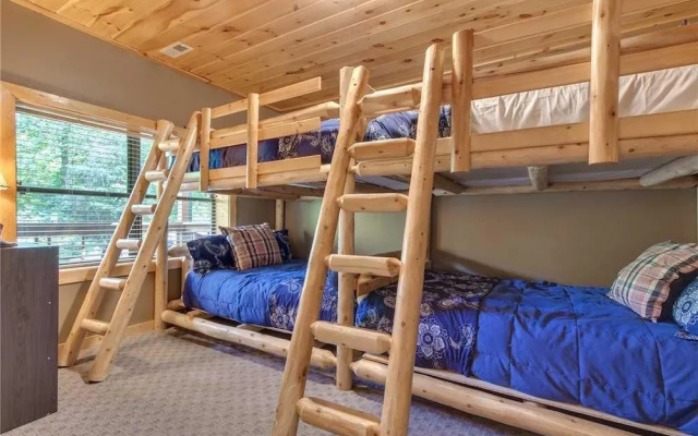 Stonebrook Lodge - Four Bedroom Cabin
