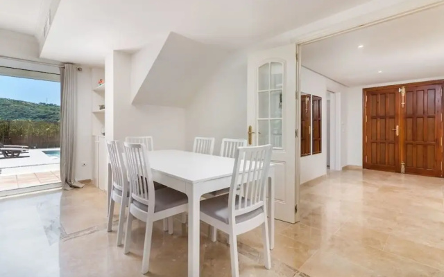 Charming 4-Bed Villa in San Roque