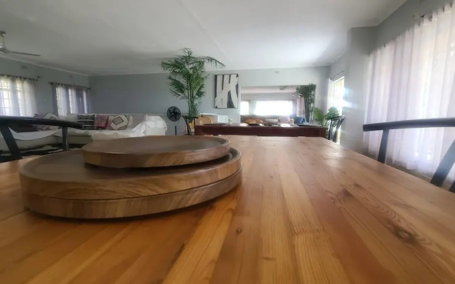 Charming 3 Bedroom Guesthouse - 2300