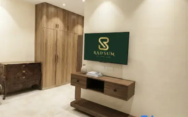 Radsum- Luxury Farmhouse & Resort