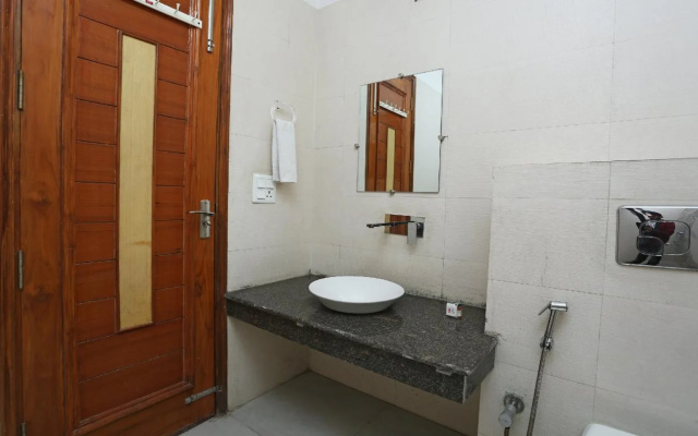 OYO Rooms Ghaziabad Railway Station 2