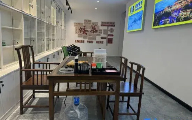Zhenshan Qigu Homestay (Aizhai Wonder Scenic Area)