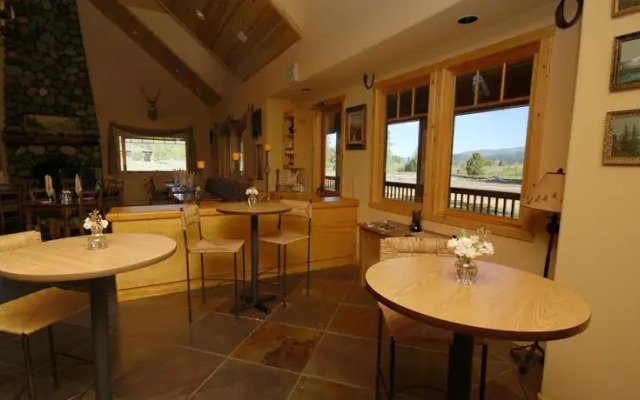 The Lodge at Whitehawk Ranch