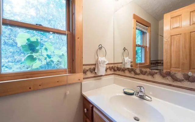 Cubs Cove - One Bedroom Cabin