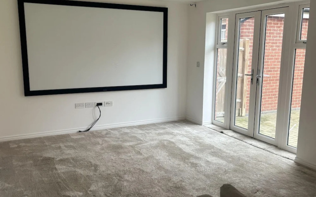 Immaculate 4-bed House in Horley