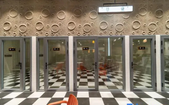 Drifting Bear Hotel (Sijiqing Bridge Subway Station)