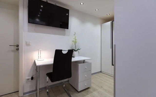 Hotel am Rosenplatz 24-hour check-in, free parking, guest kitchen