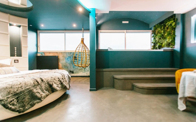 Parenthese Concept Room
