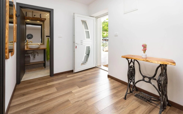 Beautiful Apartment in Veprinac With Wifi and 2 Bedrooms
