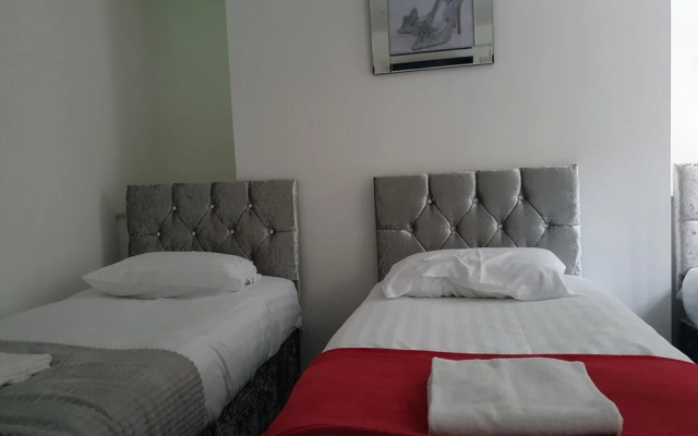 Deluxe 6 bed Suite in Liverpool City Center