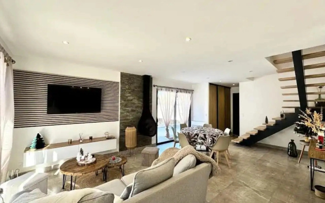 House Near Formigueres Ski Slopes
