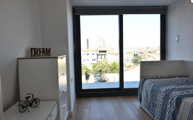 Sunny Penthouse whith balcony 9min walk main station