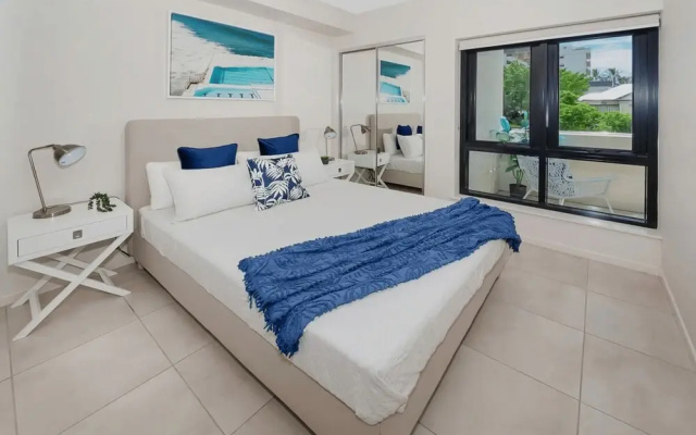 Coastal 2-bed With Parking & Pool by the Ocean