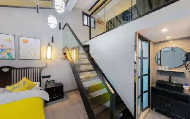 Putuoshan Ciyunxuan Station Apartment