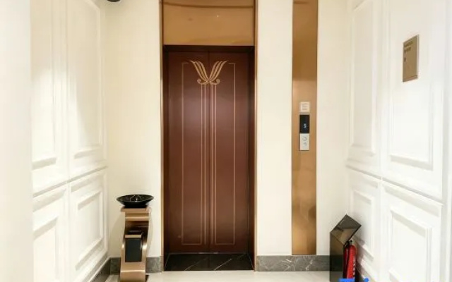 Zunyi meeting site T-shaped mouth light hotel