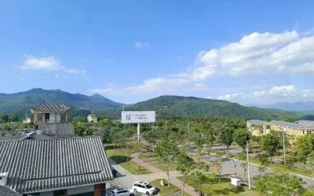 Heyue Hot Spring Villa Hotel