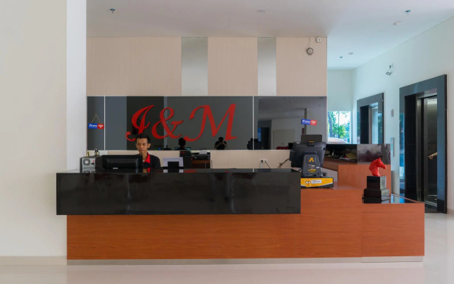 I&M Hotel Billiard