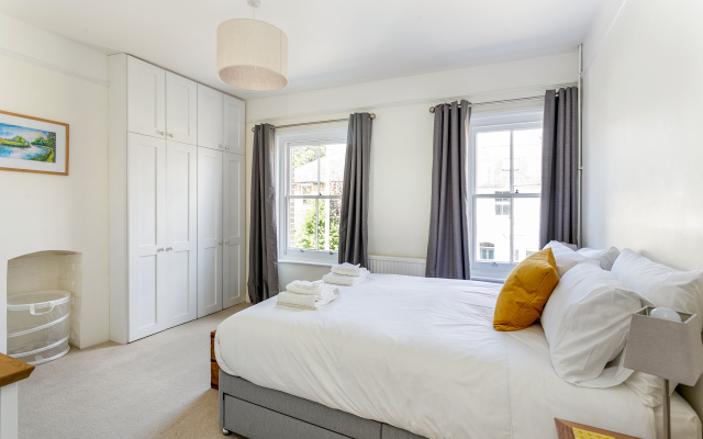 Perfect for family stays, ideal for walk to shops & restaurants
