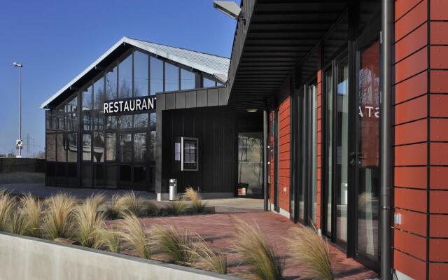 Brit Hotel Rennes St Grégoire - Le Villeneuve вид на фасад